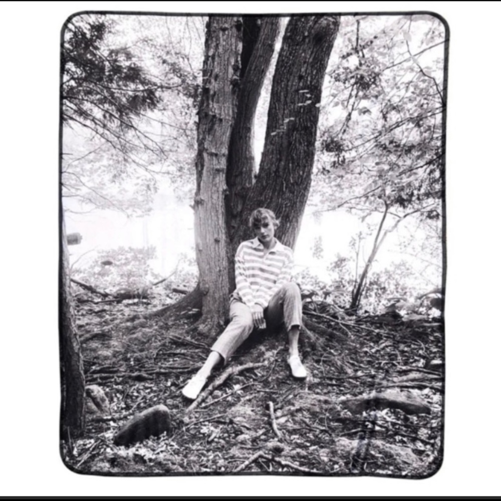 NEW Exclusive Taylor Swift Folklore Blanket